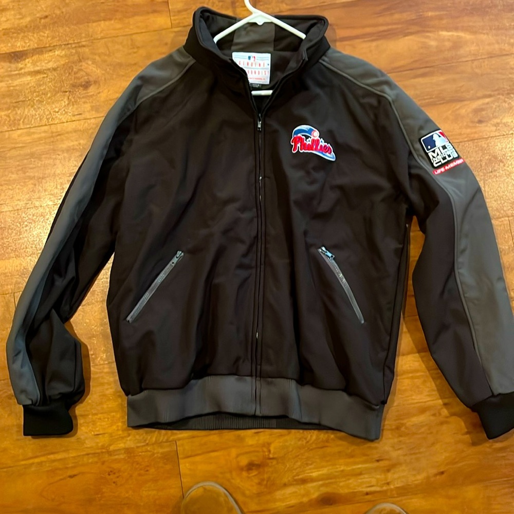 XL Phillies Genuine Merchandise fleece lined Jacket. Very lightly used